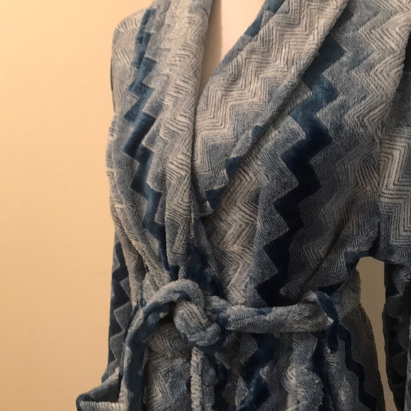 Robe - Picture 4 of 8